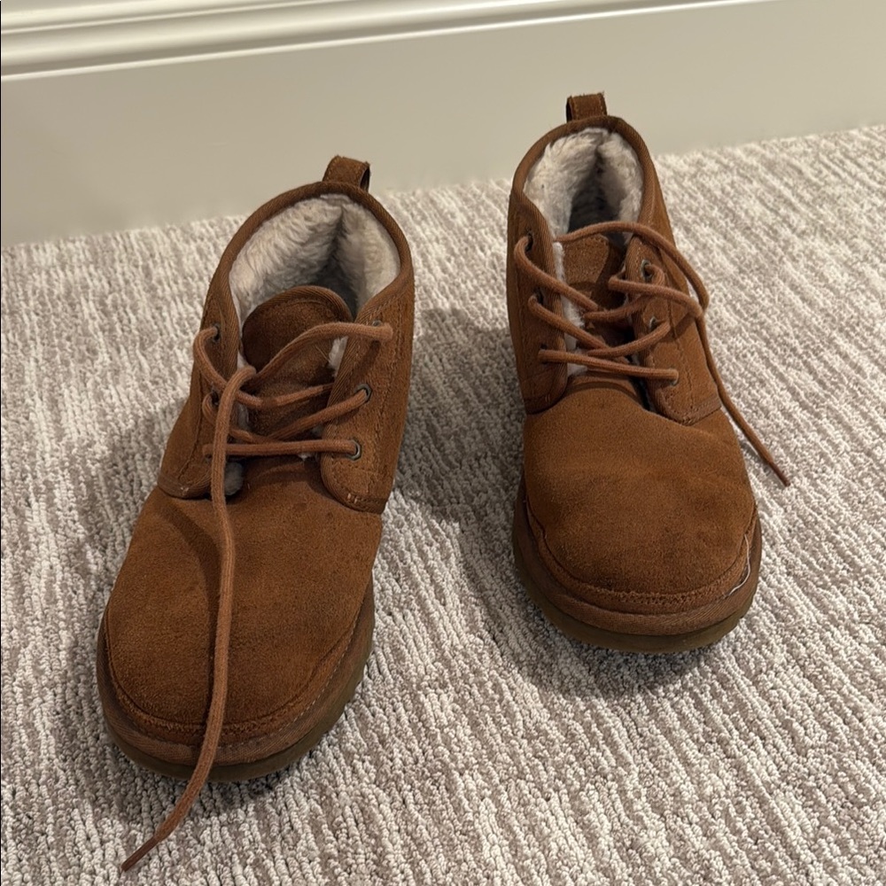 UGG Australia 3236 Neumel Boots for Men. Size 10, Chestnut